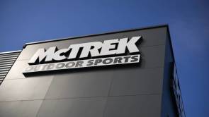 McTrek-Logo an Gebäude 