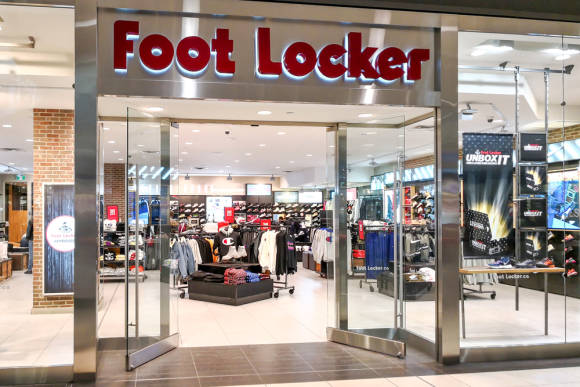 Foot Locker Geschäft von außen 