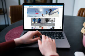SportFits Webseite in Laptop-Display 