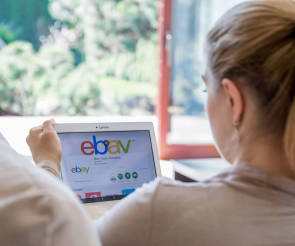 eBay auf dem Laptop