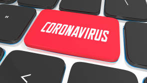 Coronavirus steht auf einer Tastatur 