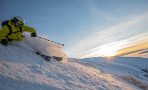 Skifahrer im Schnee  