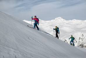 Skibergsteiger beim Tourengehen 