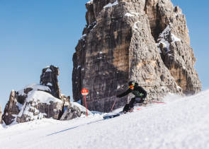 Skifahrer auf der Piste 