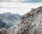 Kletternde Personen auf Felsen