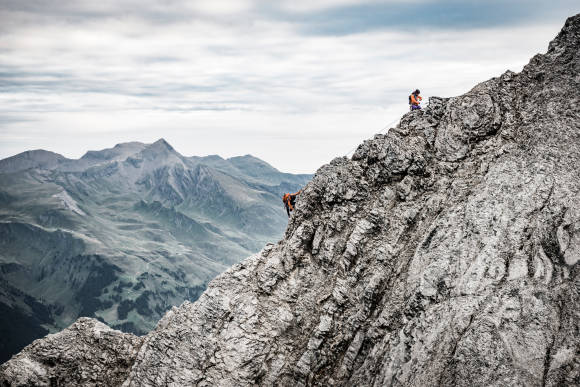 Kletternde Personen auf Felsen 