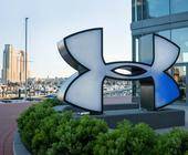 Logo von Under Armour vor der Firmenzentrale in Baltimore