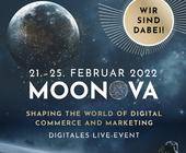 Moonova Ankündigung im Hintergrund Weltallt mit Mond