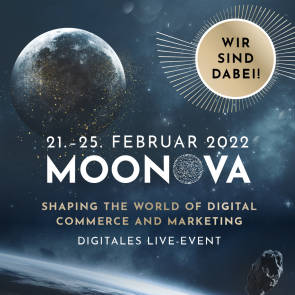 Moonova Ankündigung im Hintergrund Weltallt mit Mond 