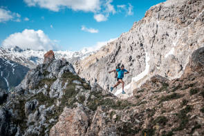 Trailrunner im Gebirge 