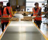 Amazon Mitarbeiter in Logistikzentrum