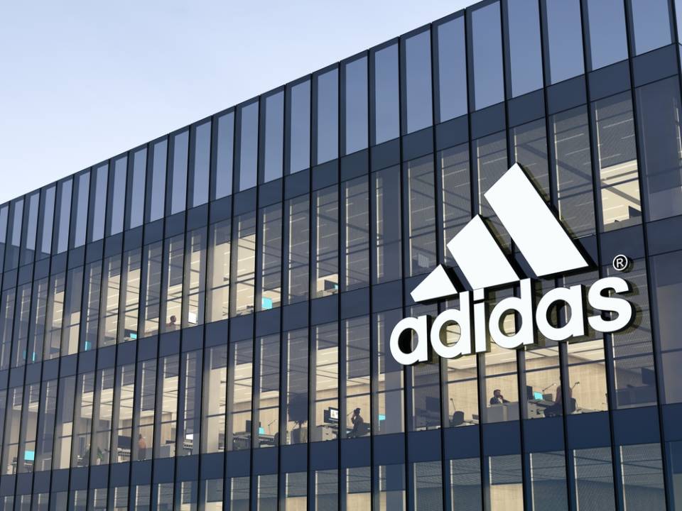 Adidas trotz Krisen weiter auf - sazsport.de