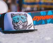 Dynafit-Ski mit Schneelepoarden-Kappe