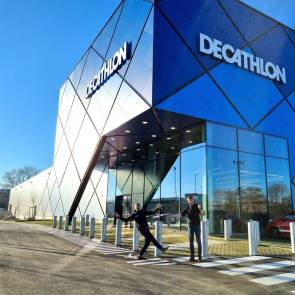 Außenfassade von Decathlon in Augsburg 