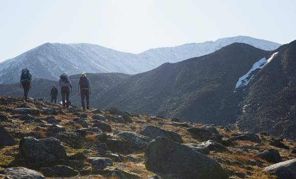 Berg_Landschaft mit Wanderer 