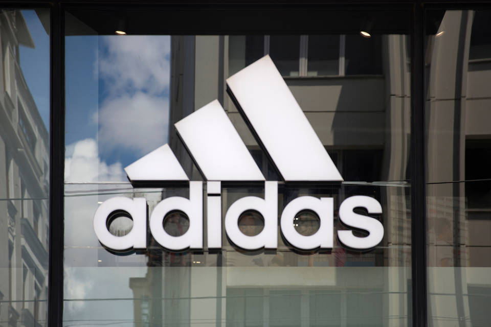 teenager ekstremister endelse Adidas verliert Umsatz durch Lieferengpässe - sazsport.de