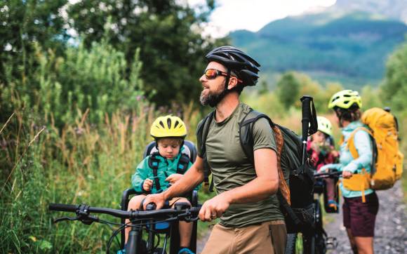 Radfahrer in der Natur 