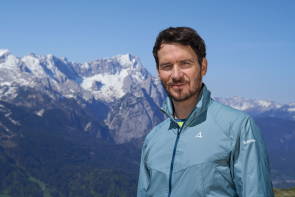 Felix Neureuther in den Bergen 