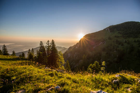 Sonnenuntergang in Berglandschaft 