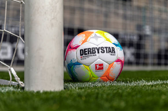 Neuer Bundesliga-Spielball von Derbystar 