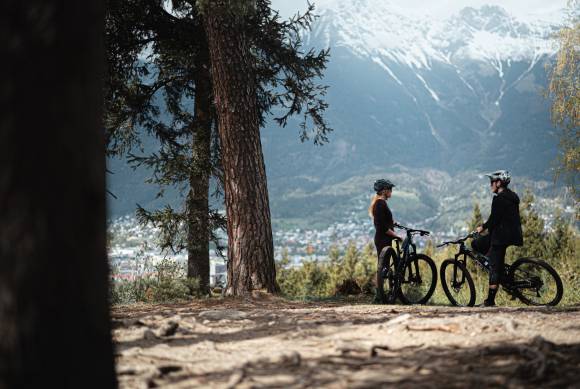 Radsportler in der Natur  