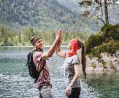 Mann und Frau in der Natur