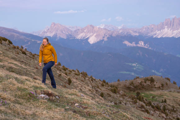 Frau in den Bergen 