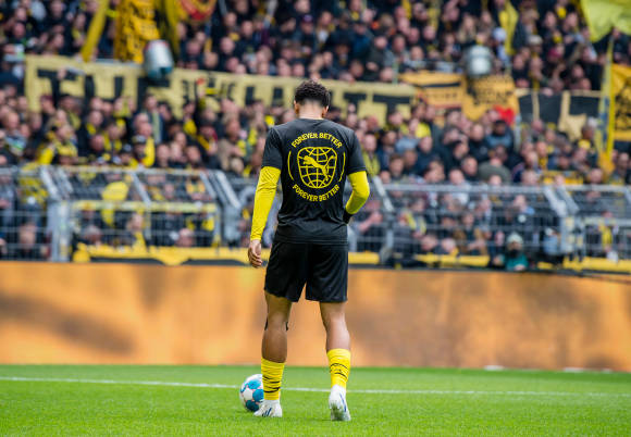 BVB-Spieler auf dem Fußballplatz 