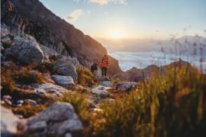 Gebirgslandschaft mit Menschen 