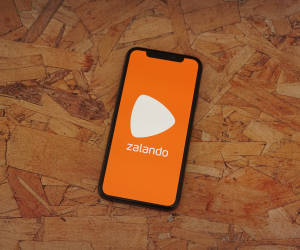 Zalando-Logo auf Handybildschirm