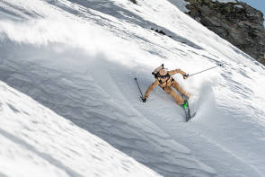 Skifahrer auf der Piste 