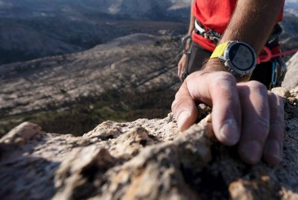 Sportler mit Coros Uhr  