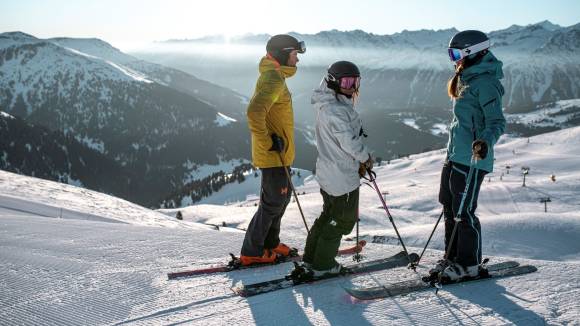 Skifahrer auf der Piste 