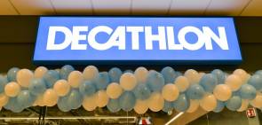 Schriftzug Decathon mit Ballons