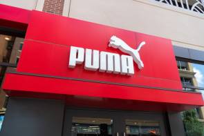 Puma-Logo auf Store-Schild 