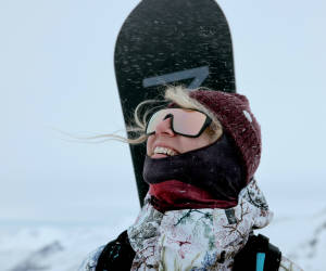 Snowboarderin mit Buff