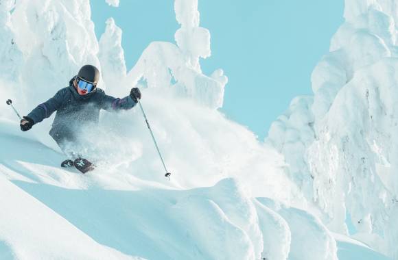 Mann mit Skibrille 