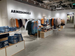 Shop-in-Shop von Armedangels bei Wöhrl  