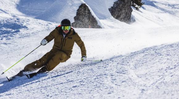 Skifahrer auf der Piste 