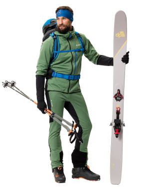 Mann in Wintersportbekleidung