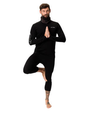Mann in Yoga-Pose