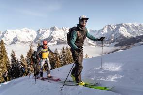 Skitourengeher in den Alpen 
