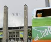 Abfalleimer vor dem Olympia-Stadion in Berlin