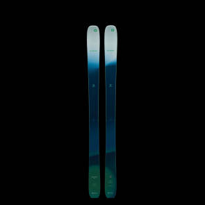 Ski in Blau- und Grüntönen
