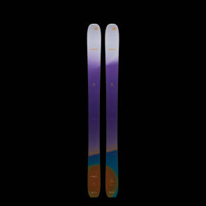Ski in verschiedenen Farbtönen