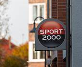 Sport-2000-Logo als Geschäftsschild