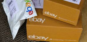 Pakete mit eBay-Schriftzug 