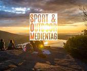 SOM-Logo in Outdoor-Landschaft