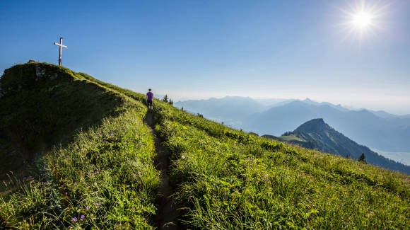 Wanderer in Berglandschaft 