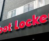 Foot Locker Schriftzug an Außenfassade von Store